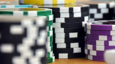 Live Dealer vs RNG Casino Games